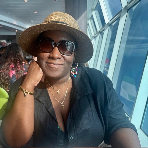 Meet your Posher, Keisha - Picture 2 of 2